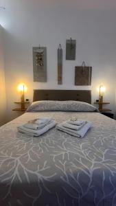 Giường trong phòng chung tại Mia Apartment- Seaside with garden