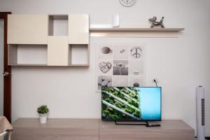 Μια τηλεόραση ή/και κέντρο ψυχαγωγίας στο James Sun