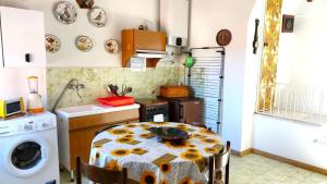 Η κουζίνα ή μικρή κουζίνα στο Lerici - Il Terrazzino Di Zia