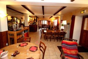 Εστιατόριο ή άλλο μέρος για φαγητό στο Petite auberge