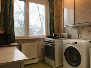 a kitchen with a washing machine and a window at Casa del Cervo in Chişinău