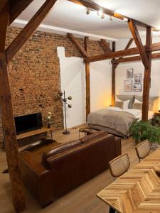 a bedroom with a bed and a brick wall at Loft in der Innenstadt von Fulda, 60qm, privater Eingang in Fulda
