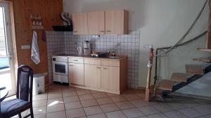 Køkken eller tekøkken på Ferienwohnung Malchower See Strandnähe