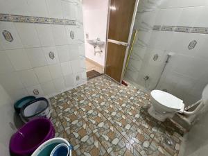 Ένα μπάνιο στο ShivSangit 2bhk Flat Homestay +15 φωτογραφίες