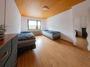 a large room with two beds and a wooden ceiling at Bremen Farge Wohnung mit 6 Schlafplätzen 