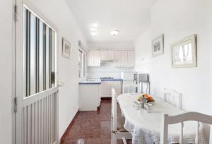 Η κουζίνα ή μικρή κουζίνα στο Apartamento Puerto Estaca 3 +28 φωτογραφίες