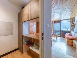 Köök või kööginurk majutusasutuses Appartement rénové 2 pièces à Val-d'Isère, balcon, animaux acceptés - FR-1-694-241