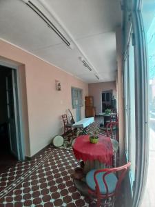 a room with a table and chairs and a mirror at La Casona Hostel in Bermejo