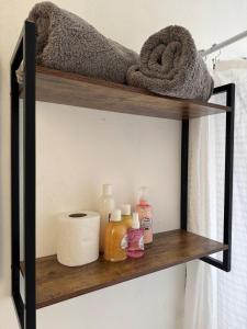 a wooden shelf with toiletries and towels on it at Casita en el centro de Oaxaca cerca de Santo Domingo in Oaxaca City
