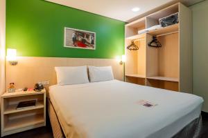 Ένα ή περισσότερα κρεβάτια σε δωμάτιο στο ibis Styles Belem Batista Campos +65 φωτογραφίες