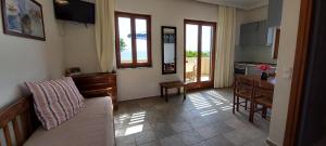 Μια τηλεόραση ή/και κέντρο ψυχαγωγίας στο Doma Apartments 