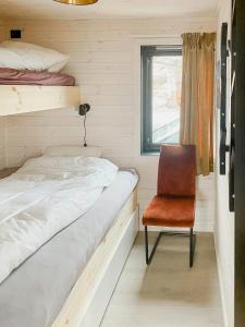 Ένα ή περισσότερα κρεβάτια σε δωμάτιο στο Authentic Cabin Life With Løefjell View