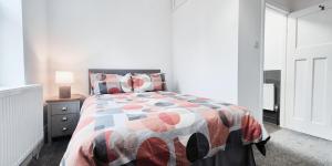 a bedroom with a bed with a colorful quilt at The Burford Hideaway in Nottingham