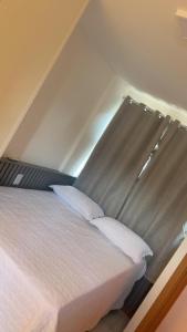 Una cama o camas en una habitación de Charmoso dúplex canto do jandaia