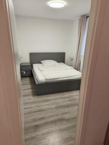 Ένα ή περισσότερα κρεβάτια σε δωμάτιο στο NicePlace4You Maxi