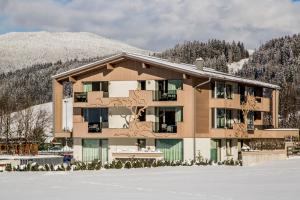 Nespecifikovaný výhled na hory nebo výhled na hory při pohledu z aparthotelu