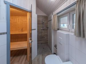 Et badeværelse på exklusives skandinavisches Ferienhaus + 24 billeder