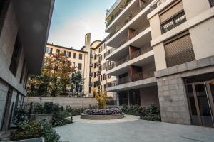 Tòa nhà nơi căn hộ tọa lạc