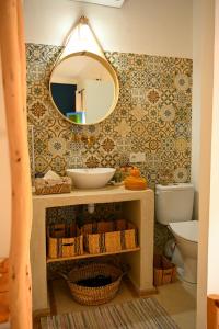 O baie la Riad Dar Fena By K&G &jacuzzi +40 fotografii