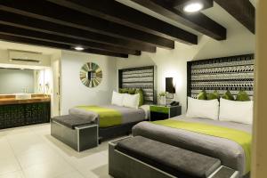 a hotel room with two beds and a bathroom at Baja Inn Hoteles Rio in Tijuana