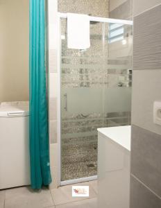 Ένα μπάνιο στο Villas Ixora