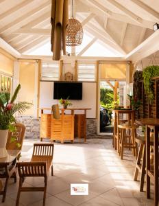 Μια τηλεόραση ή/και κέντρο ψυχαγωγίας στο Villas Ixora