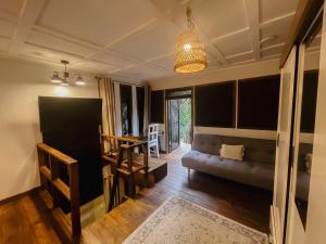 Ένα ή περισσότερα κρεβάτια σε δωμάτιο στο Boatique Hotel and Marina +84 φωτογραφίες