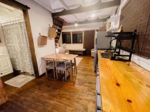 Η κουζίνα ή μικρή κουζίνα στο Boatique Hotel and Marina