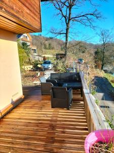 Nespecifikovaný výhled na hory nebo výhled na hory při pohledu z prázdninového domu