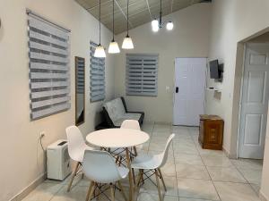 Χώρος καθιστικού στο Casa Colibrí, entera, Volcán