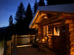 La ComballazThe Forest House的小木屋 - 带夜间门廊 更多6张照片