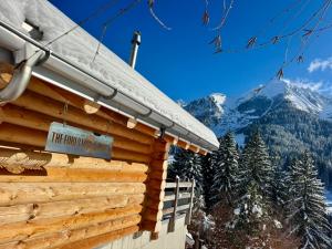 La ComballazThe Forest House的山景小木屋