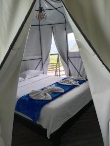 Una cama o camas en una habitación de hostal Bremen jq