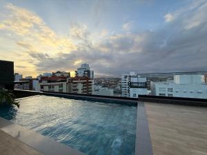 a swimming pool on the roof of a building at Smart Home em Capão da Canoa in Capão da Canoa
