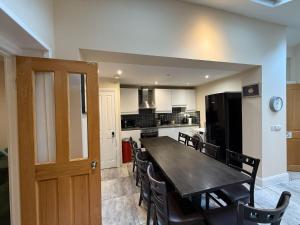 Køkken eller tekøkken på The Townlets Townhouse - 5BR - sleeps 13 + 46 billeder