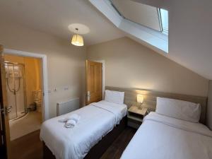 En eller flere senge i et værelse på The Townlets Townhouse - 5BR - sleeps 13