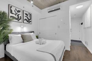 Postel nebo postele na pokoji v ubytování Dreaming at the Base of the Mountain With Parking