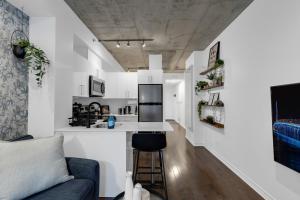 Kuchyň nebo kuchyňský kout v ubytování Dreaming at the Base of the Mountain With Parking