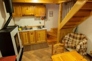 Η κουζίνα ή μικρή κουζίνα στο La Casetta del Picchio +6 φωτογραφίες