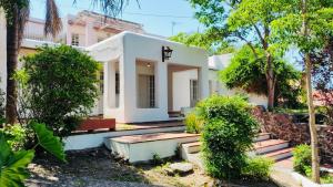 En have udenfor Casa Allende