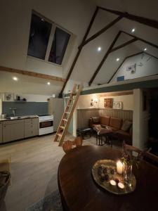 Η κουζίνα ή μικρή κουζίνα στο Historic Cannon House From 1777 On Læsø