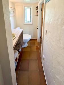 Ένα μπάνιο στο Historic Cannon House From 1777 On Læsø