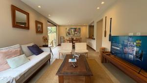 Μια τηλεόραση ή/και κέντρο ψυχαγωγίας στο Casa 09 Floresta Boa Vista - Piscina Privativa, Jardim e Lazer Completo