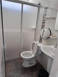 a bathroom with a toilet and a sink at Hostal la 200 in Floridablanca