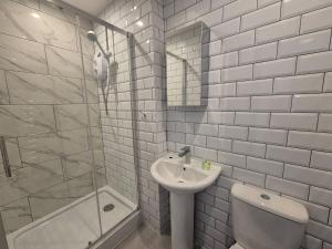 Ένα μπάνιο στο Central Portsmouth Studio - Self-Catering, Free Wi-Fi #2