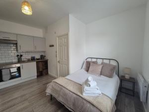 Η κουζίνα ή μικρή κουζίνα στο Central Portsmouth Studio - Self-Catering, Free Wi-Fi #2 +10 φωτογραφίες