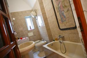 Ένα μπάνιο στο A Casa di Nonna Nunzia - Centro di Gravina - 20min da Matera +30 φωτογραφίες