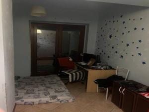 a bedroom with a bed and a desk with stars on the wall at SnowPeak Residence in Dresano