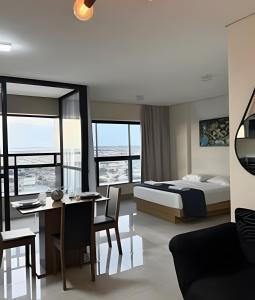 En eller flere senge i et værelse på Cozy with Stunning View on the 33rd floor