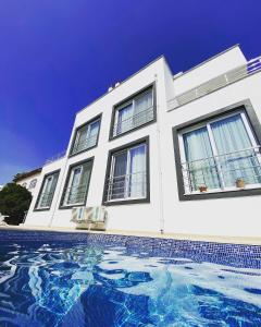 Piscina de la sau aproape de Dalaman airport lodge +2 fotografii